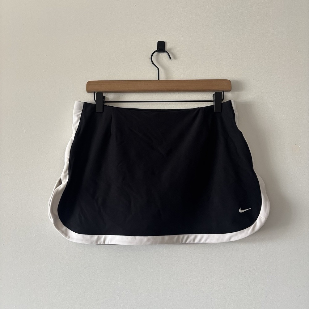 Y2K‎ Nike skirt Athletic Black White Vtg Skort Size M Sporty Gym Running Workout
